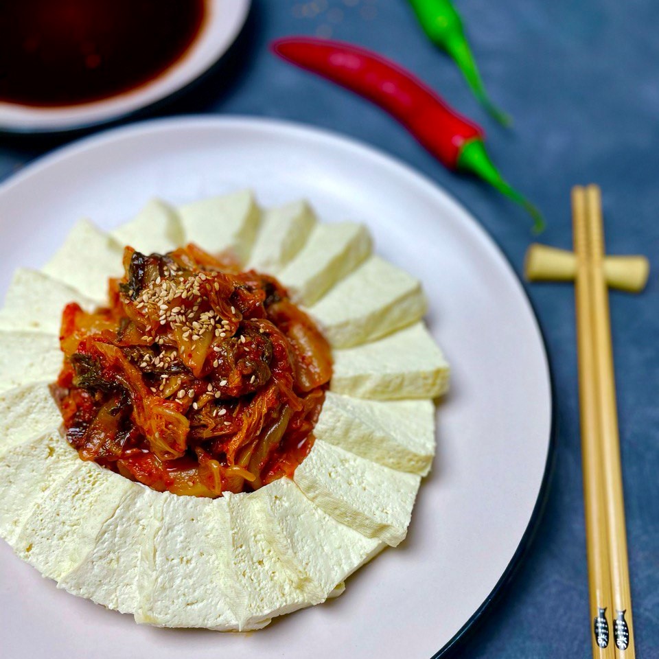 Essen seitlich mit Sojasoße und Chili